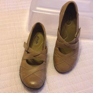 Clarks shoes- size 7.5 Medium